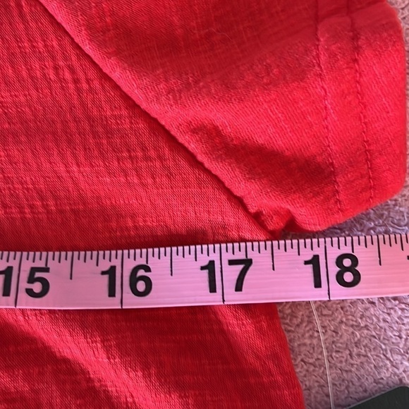 New York Laundry Women’s red V-neck top with embroidered flowers size small NWT - Picture 8 of 9